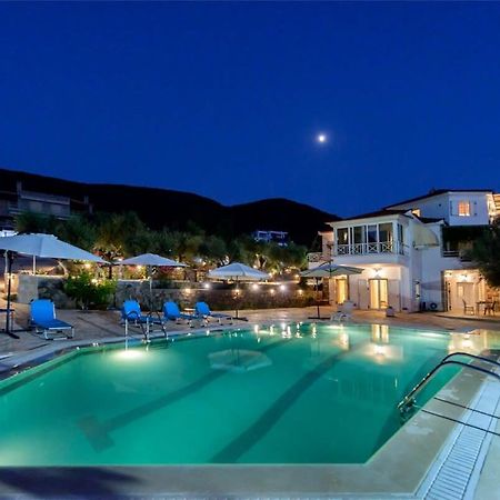 Villa Needa'S - Emotions House Crystal Pool Mikrá Mandínia المظهر الخارجي الصورة