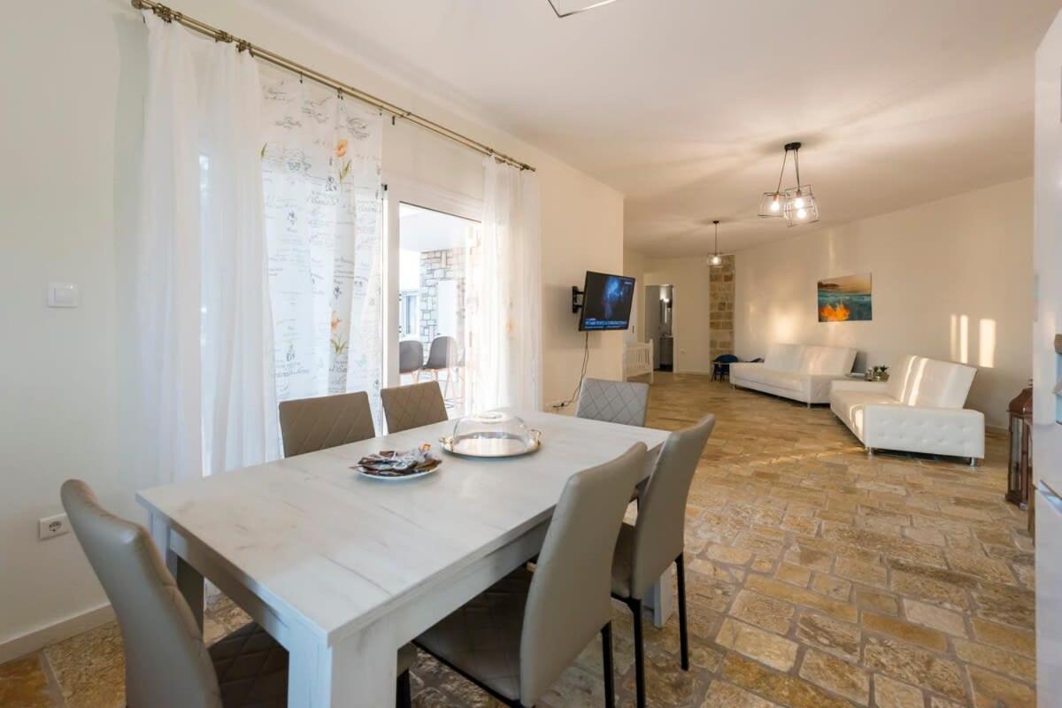 Villa Needa'S - Emotions House Crystal Pool Mikrá Mandínia المظهر الخارجي الصورة