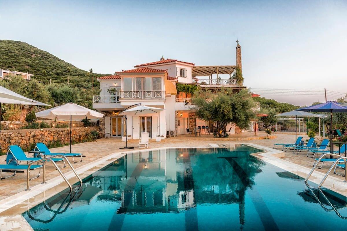 Villa Needa'S - Emotions House Crystal Pool Mikrá Mandínia المظهر الخارجي الصورة