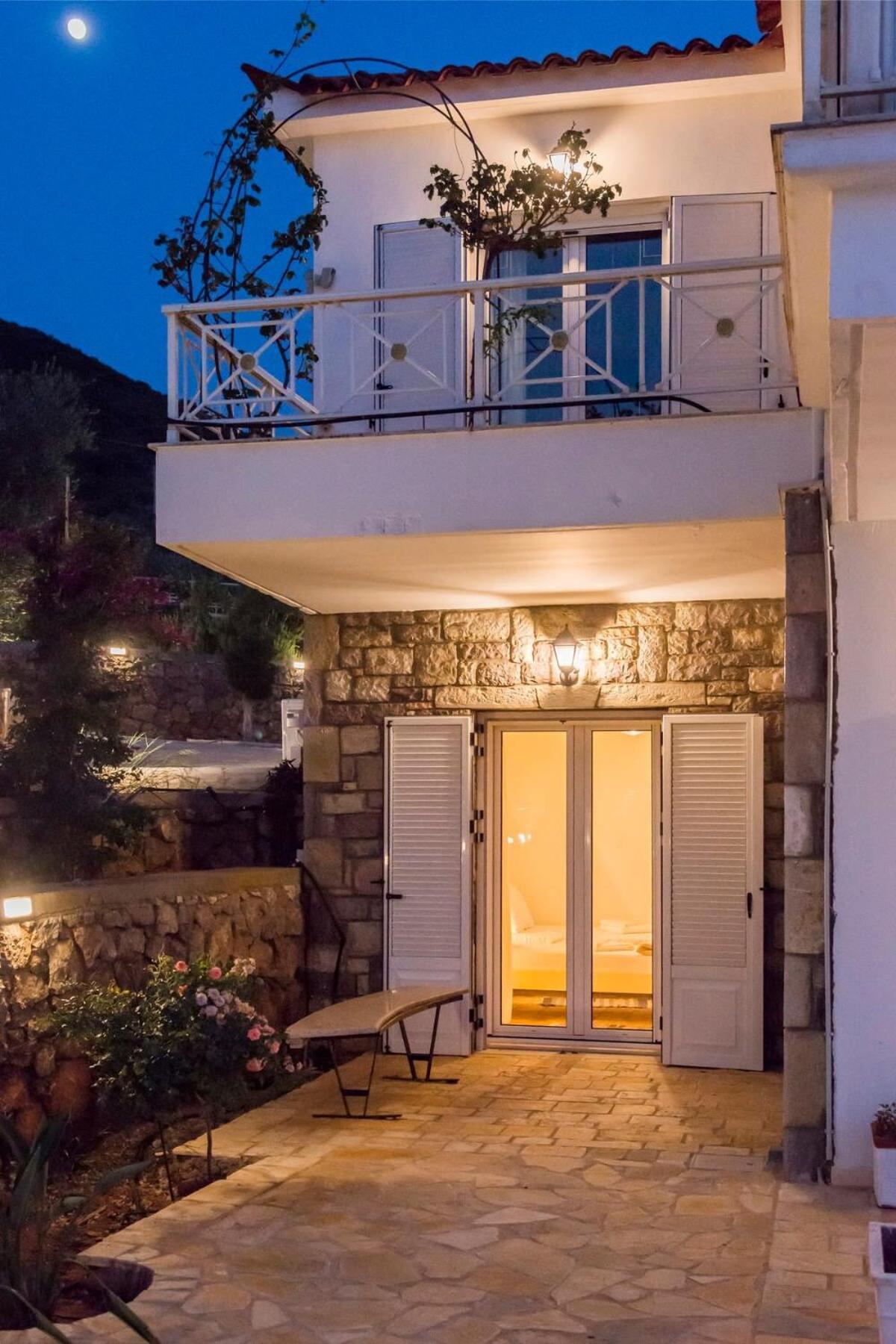 Villa Needa'S - Emotions House Crystal Pool Mikrá Mandínia المظهر الخارجي الصورة